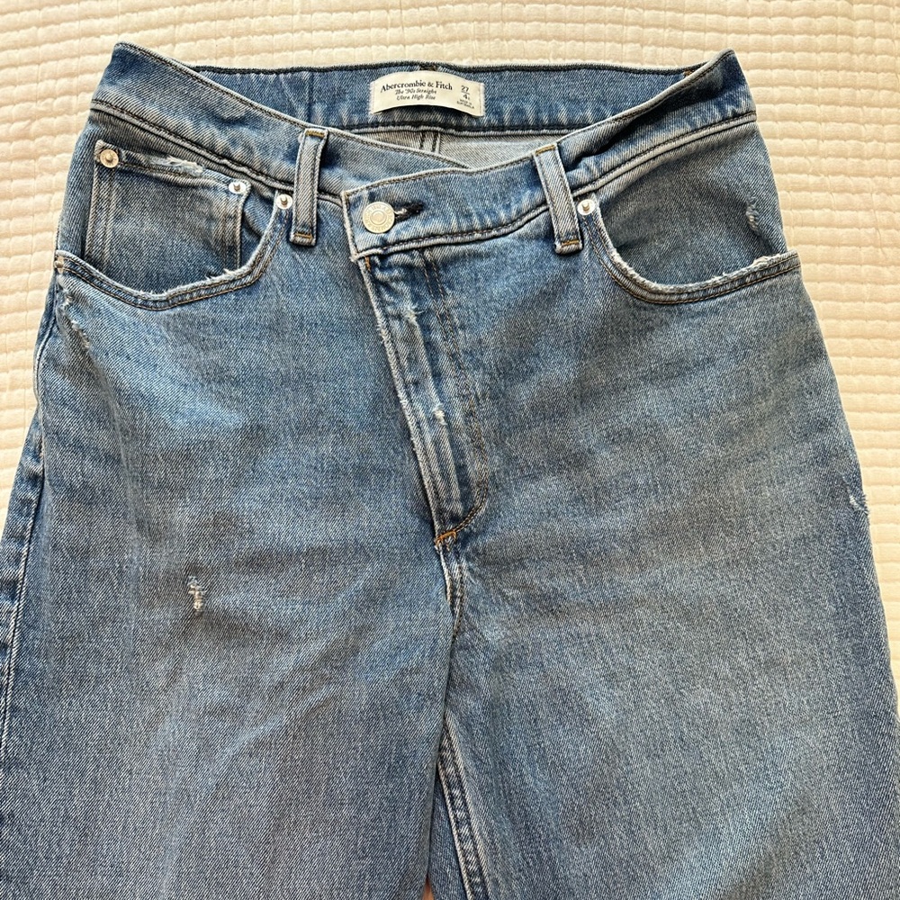 Abercrombie 90’s Straight Ultra High Rise Jean
